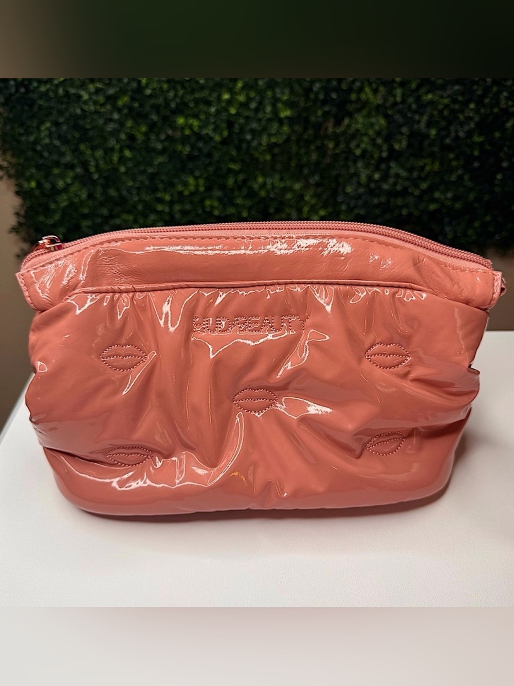 HUDA BEAUTY FAUX FILLER GLOSSY POUCH (NEW) Pinky Brown